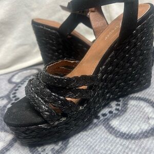 Black Woven Wedge Sandals size 8. Sandals with heals.